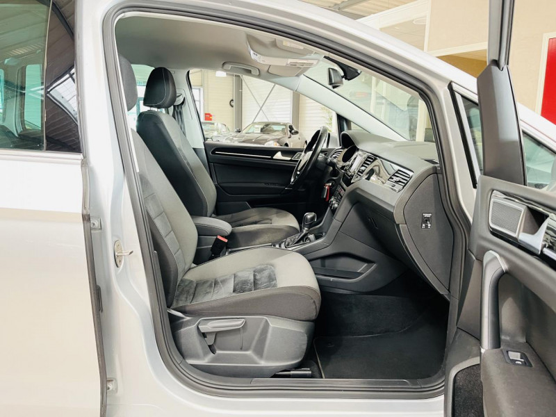 Photo 13 Volkswagen GOLF SPORTSVAN  1.2 TSI 110 DSG7 Highline  ESSENCE Gris métallisé en vente chez Occasions Champenoises Photo 13 de l'offre de VOLKSWAGEN GOLF SPORTSVAN  1.2 TSI 110 DSG7 Highline  à 12490€ chez Occasions Champenoises