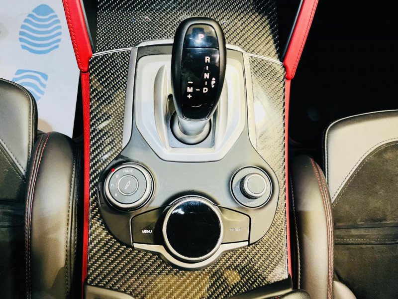 Photo 10 Alfa Romeo STELVIO 2.9 V6 510ch AT8 Quadrifoglio ESSENCE COLORE ESTERNO (St?íbrná Silverstone) en vente chez Occasions Champenoises Photo 10 de l'offre de ALFA ROMEO STELVIO 2.9 V6 510ch AT8 Quadrifoglio à 52990€ chez Occasions Champenoises