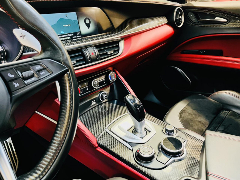 Photo 6 Alfa Romeo STELVIO 2.9 V6 510ch AT8 Quadrifoglio ESSENCE COLORE ESTERNO (St?íbrná Silverstone) en vente chez Occasions Champenoises Photo 6 de l'offre de ALFA ROMEO STELVIO 2.9 V6 510ch AT8 Quadrifoglio à 52990€ chez Occasions Champenoises