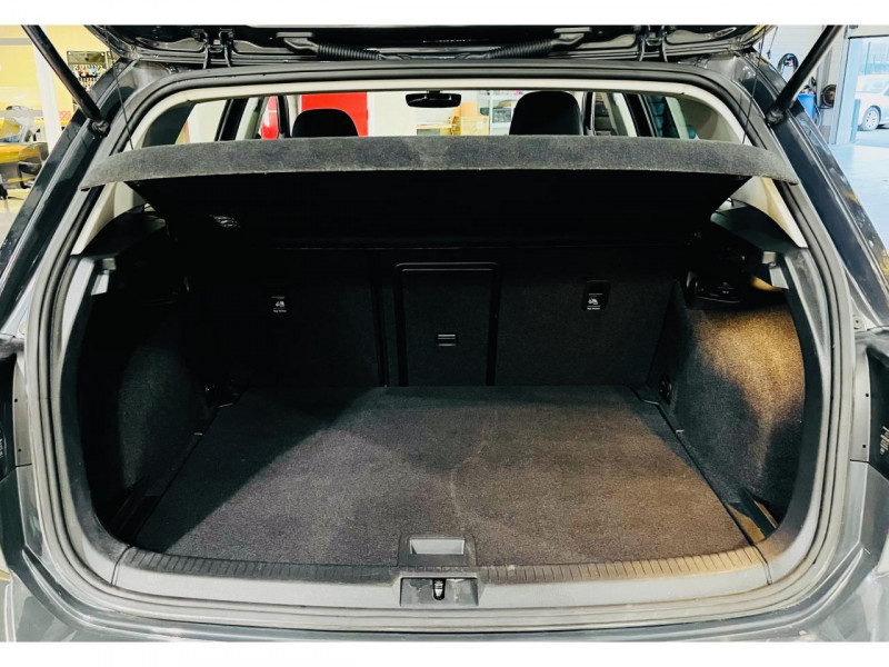 Photo 11 de l'offre de VOLKSWAGEN GOLF  2.0 16V TDI 150  Confortline Business à 14490€ chez Occasions Champenoises