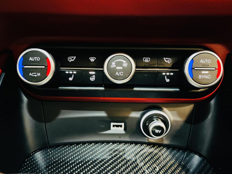 Photo 9 Alfa Romeo STELVIO 2.9 V6 510ch AT8 Quadrifoglio ESSENCE COLORE ESTERNO (St?íbrná Silverstone) en vente chez Occasions Champenoises Photo 9 de l'offre de ALFA ROMEO STELVIO 2.9 V6 510ch AT8 Quadrifoglio à 52990€ chez Occasions Champenoises