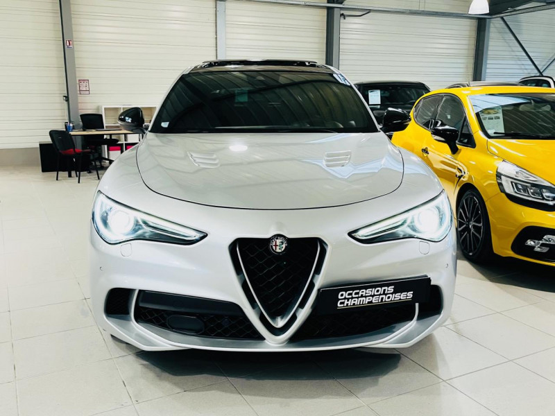 Photo 2 Alfa Romeo STELVIO 2.9 V6 510ch AT8 Quadrifoglio ESSENCE COLORE ESTERNO (St?íbrná Silverstone) en vente chez Occasions Champenoises Photo 2 de l'offre de ALFA ROMEO STELVIO 2.9 V6 510ch AT8 Quadrifoglio à 52990€ chez Occasions Champenoises