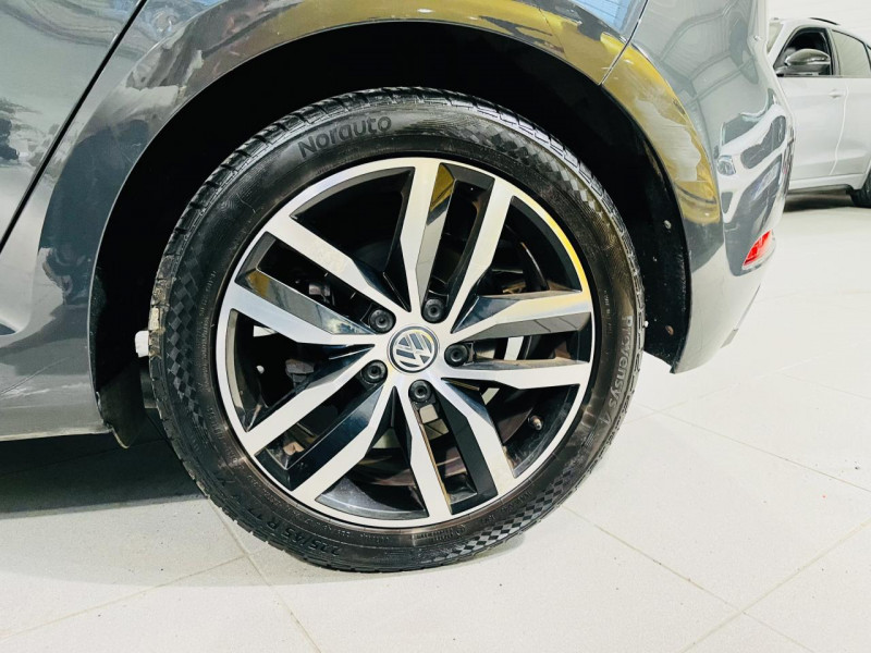 Photo 19 de l'offre de VOLKSWAGEN GOLF  2.0 16V TDI 150  Confortline Business à 14490€ chez Occasions Champenoises