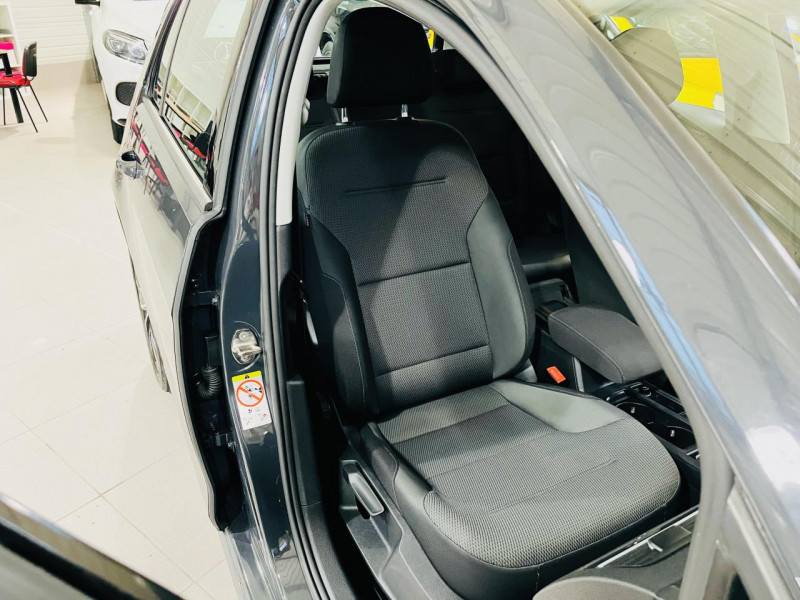 Photo 14 de l'offre de VOLKSWAGEN GOLF  2.0 16V TDI 150  Confortline Business à 14490€ chez Occasions Champenoises