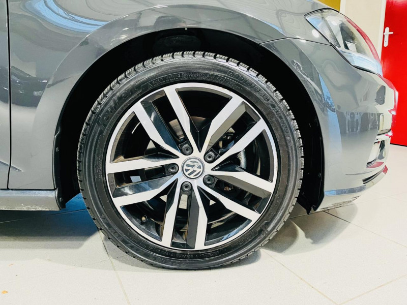 Photo 21 de l'offre de VOLKSWAGEN GOLF  2.0 16V TDI 150  Confortline Business à 14490€ chez Occasions Champenoises