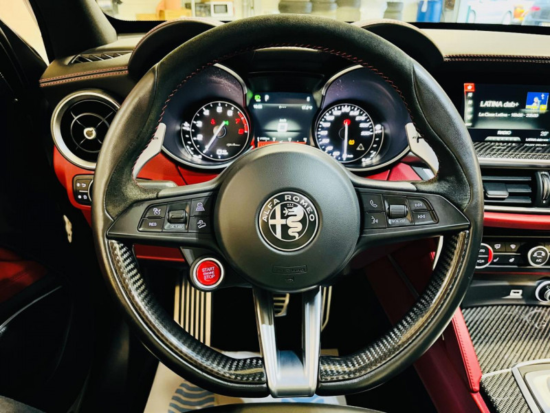 Photo 5 Alfa Romeo STELVIO 2.9 V6 510ch AT8 Quadrifoglio ESSENCE COLORE ESTERNO (St?íbrná Silverstone) en vente chez Occasions Champenoises Photo 5 de l'offre de ALFA ROMEO STELVIO 2.9 V6 510ch AT8 Quadrifoglio à 52990€ chez Occasions Champenoises