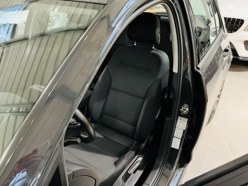 Photo 8 de l'offre de VOLKSWAGEN GOLF  2.0 16V TDI 150  Confortline Business à 14490€ chez Occasions Champenoises