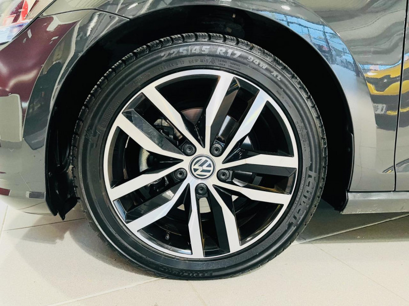 Photo 18 de l'offre de VOLKSWAGEN GOLF  2.0 16V TDI 150  Confortline Business à 14490€ chez Occasions Champenoises