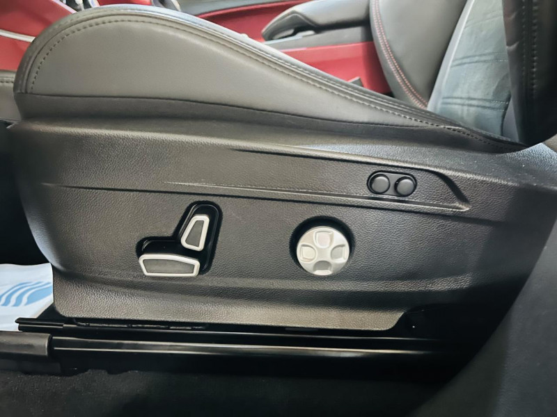 Photo 13 Alfa Romeo STELVIO 2.9 V6 510ch AT8 Quadrifoglio ESSENCE COLORE ESTERNO (St?íbrná Silverstone) en vente chez Occasions Champenoises Photo 13 de l'offre de ALFA ROMEO STELVIO 2.9 V6 510ch AT8 Quadrifoglio à 52990€ chez Occasions Champenoises