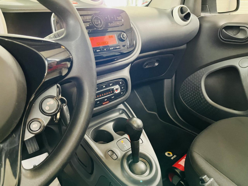 Photo 6 de l'offre de SMART FORTWO CABRIO 1.0 71 ch S&S BA6 Pure à 11990€ chez Occasions Champenoises