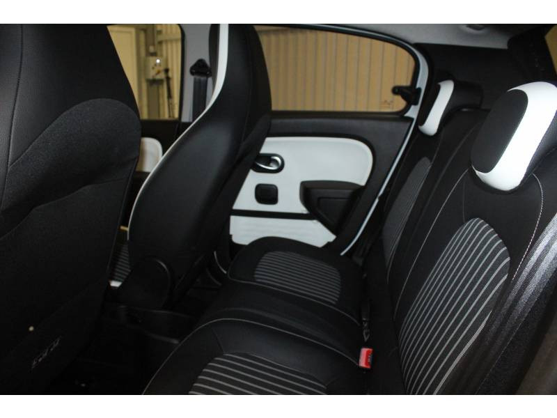 Photo 9 Renault Twingo III TCe 95 Intens essence blanc en vente chez Francepronet Car Center Photo 9 de l'offre de RENAULT Twingo III TCe 95 Intens à 10990€ chez Francepronet Car Center