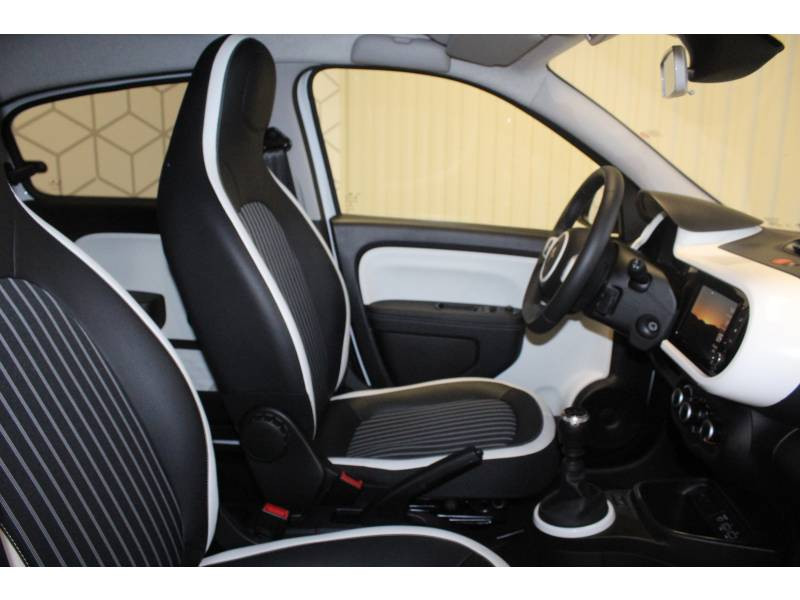 Photo 12 Renault Twingo III TCe 95 Intens essence blanc en vente chez Francepronet Car Center Photo 12 de l'offre de RENAULT Twingo III TCe 95 Intens à 10990€ chez Francepronet Car Center