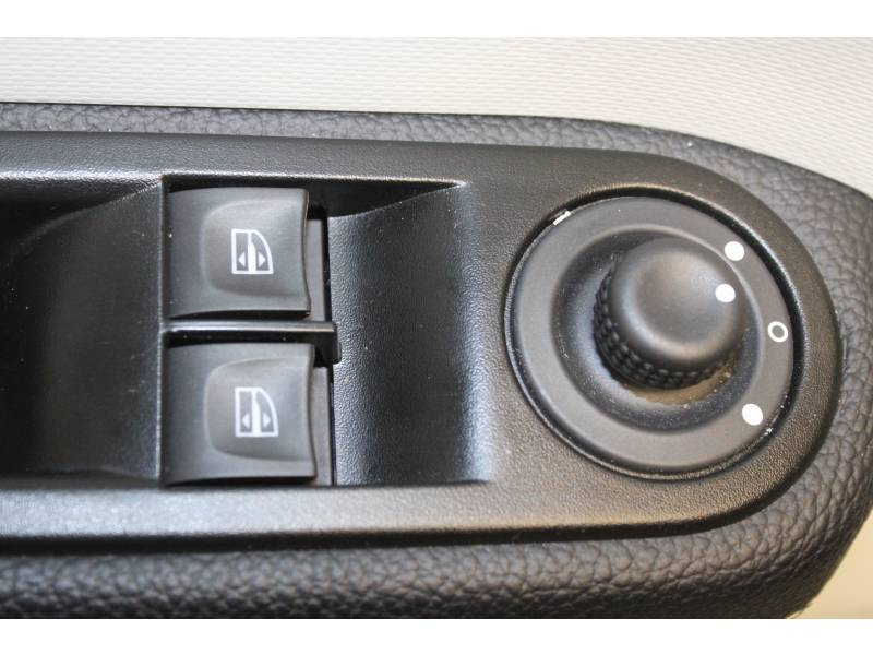 Photo 10 Renault Twingo III TCe 95 Intens essence blanc en vente chez Francepronet Car Center Photo 10 de l'offre de RENAULT Twingo III TCe 95 Intens à 10990€ chez Francepronet Car Center