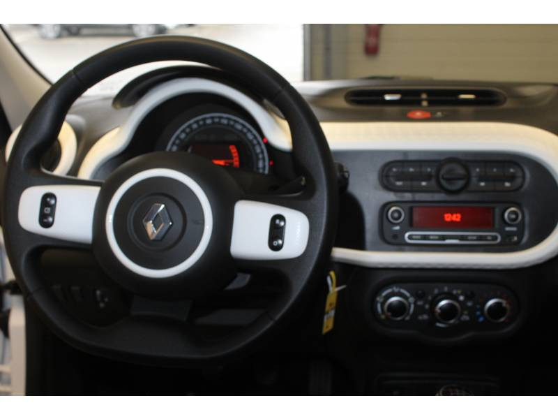 Photo 7 Renault Twingo III SCe 75 - 20 Zen essence blanc en vente chez Francepronet Car Center Photo 7 de l'offre de RENAULT Twingo III SCe 75 - 20 Zen à 9990€ chez Francepronet Car Center