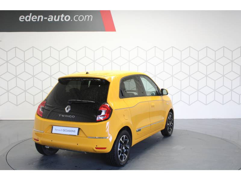 Photo 10 Renault Twingo III TCe 95 Intens essence jaune en vente chez Francepronet Car Center Photo 10 de l'offre de RENAULT Twingo III TCe 95 Intens à 11490€ chez Francepronet Car Center