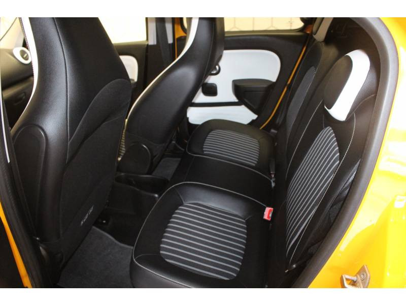 Photo 8 Renault Twingo III TCe 95 Intens essence jaune en vente chez Francepronet Car Center Photo 8 de l'offre de RENAULT Twingo III TCe 95 Intens à 11490€ chez Francepronet Car Center