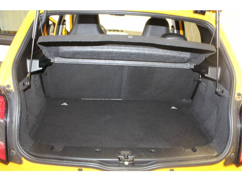 Photo 15 Renault Twingo III TCe 95 Intens essence jaune en vente chez Francepronet Car Center Photo 15 de l'offre de RENAULT Twingo III TCe 95 Intens à 11490€ chez Francepronet Car Center