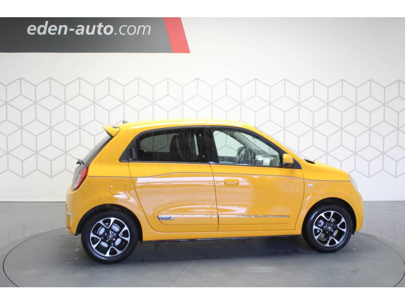 Photo 11 Renault Twingo III TCe 95 Intens essence jaune en vente chez Francepronet Car Center Photo 11 de l'offre de RENAULT Twingo III TCe 95 Intens à 11490€ chez Francepronet Car Center
