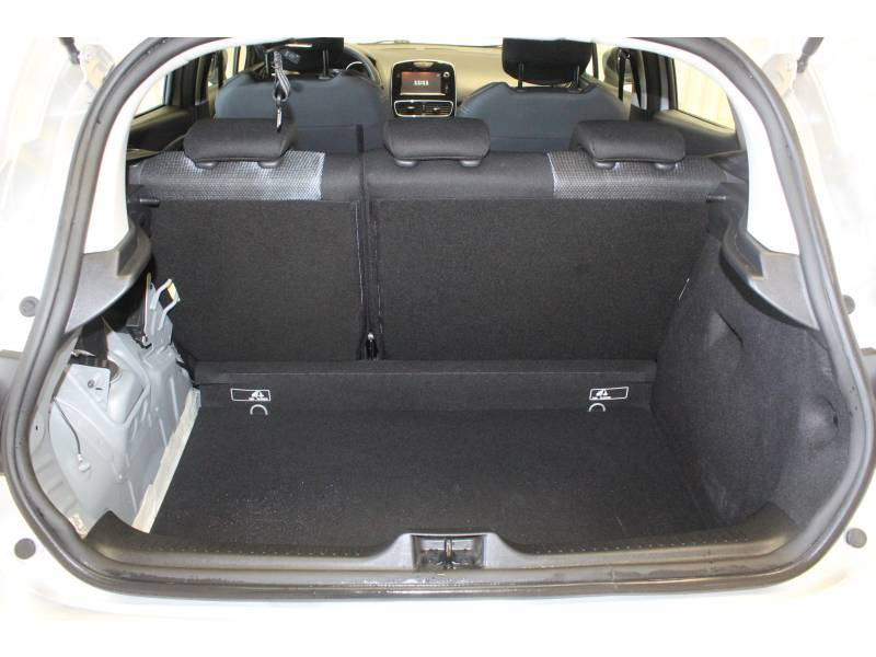 Photo 11 Renault Clio IV BUSINESS dCi 75 Energy diesel gris en vente chez Francepronet Car Center Photo 11 de l'offre de RENAULT Clio IV BUSINESS dCi 75 Energy à 10990€ chez Francepronet Car Center