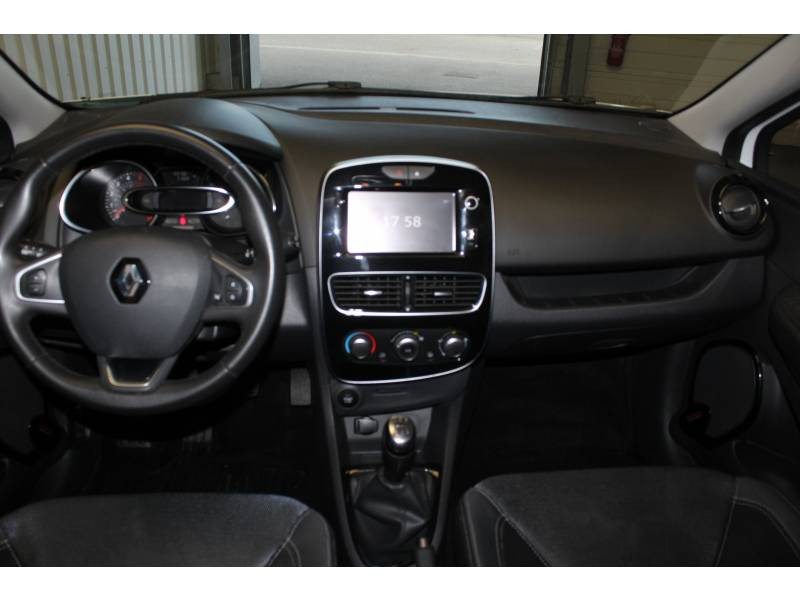 Photo 8 Renault Clio IV BUSINESS dCi 75 Energy diesel blanc en vente chez Francepronet Car Center Photo 8 de l'offre de RENAULT Clio IV BUSINESS dCi 75 Energy à 10490€ chez Francepronet Car Center