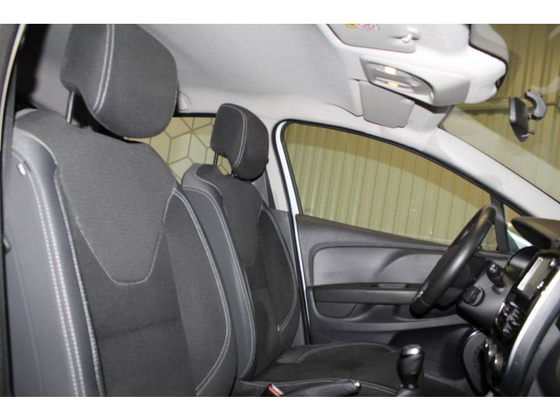 Photo 9 Renault Clio IV BUSINESS dCi 75 Energy diesel blanc en vente chez Francepronet Car Center Photo 9 de l'offre de RENAULT Clio IV BUSINESS dCi 75 Energy à 10490€ chez Francepronet Car Center