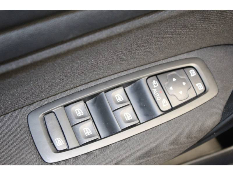 Photo 11 Renault Mégane IV BERLINE BUSINESS dCi 110 Energy EDC diesel gris en vente chez Francepronet Car Center Photo 11 de l'offre de RENAULT Mégane IV BERLINE BUSINESS dCi 110 Energy EDC à 14990€ chez Francepronet Car Center