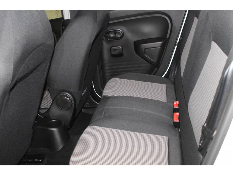 Photo 9 Renault Twingo III SCe 65 - 20 Life essence vert en vente chez Francepronet Car Center Photo 9 de l'offre de RENAULT Twingo III SCe 65 - 20 Life à 8990€ chez Francepronet Car Center