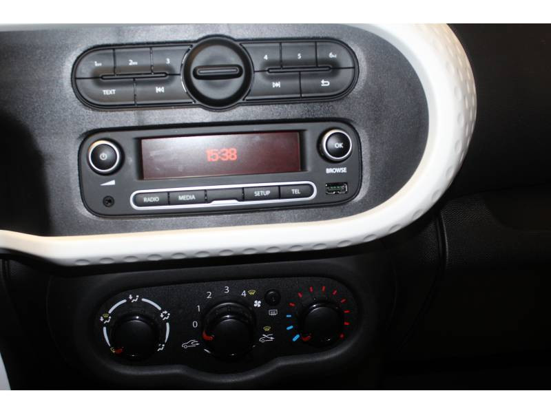 Photo 12 Renault Twingo III SCe 65 - 20 Life essence vert en vente chez Francepronet Car Center Photo 12 de l'offre de RENAULT Twingo III SCe 65 - 20 Life à 8990€ chez Francepronet Car Center