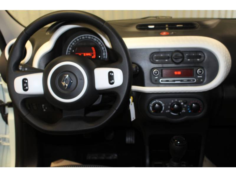 Photo 8 Renault Twingo III SCe 65 - 20 Life essence vert en vente chez Francepronet Car Center Photo 8 de l'offre de RENAULT Twingo III SCe 65 - 20 Life à 8990€ chez Francepronet Car Center