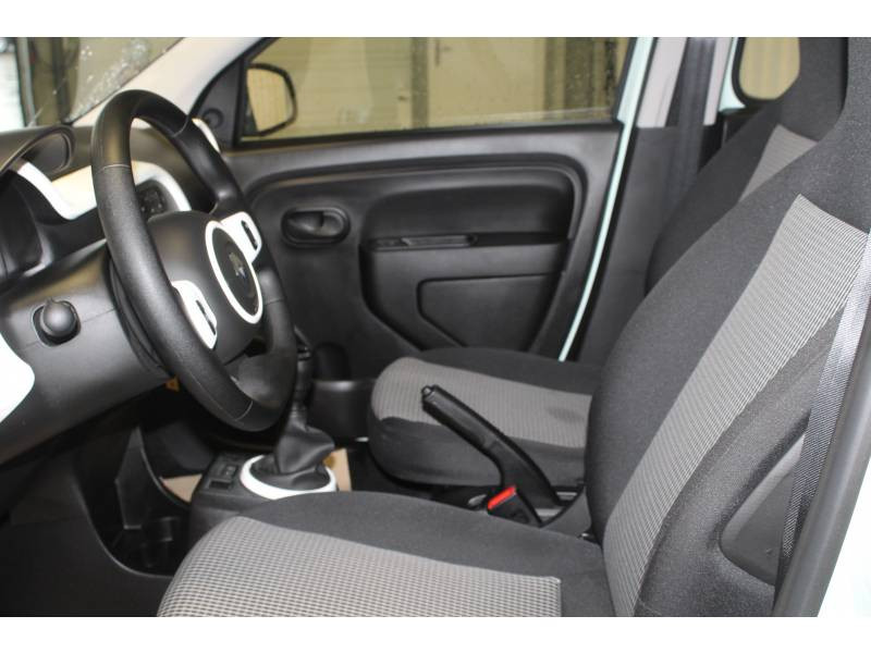 Photo 7 Renault Twingo III SCe 65 - 20 Life essence vert en vente chez Francepronet Car Center Photo 7 de l'offre de RENAULT Twingo III SCe 65 - 20 Life à 8990€ chez Francepronet Car Center