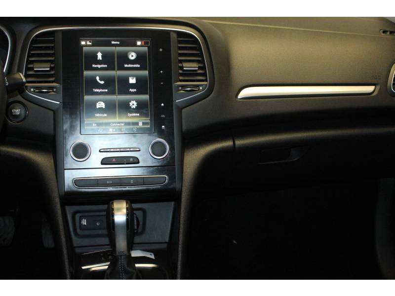 Photo 12 Renault Mégane IV BERLINE TCe 160 Energy EDC Intens essence blanc en vente chez Francepronet Car Center Photo 12 de l'offre de RENAULT Mégane IV BERLINE TCe 160 Energy EDC Intens à 19490€ chez Francepronet Car Center