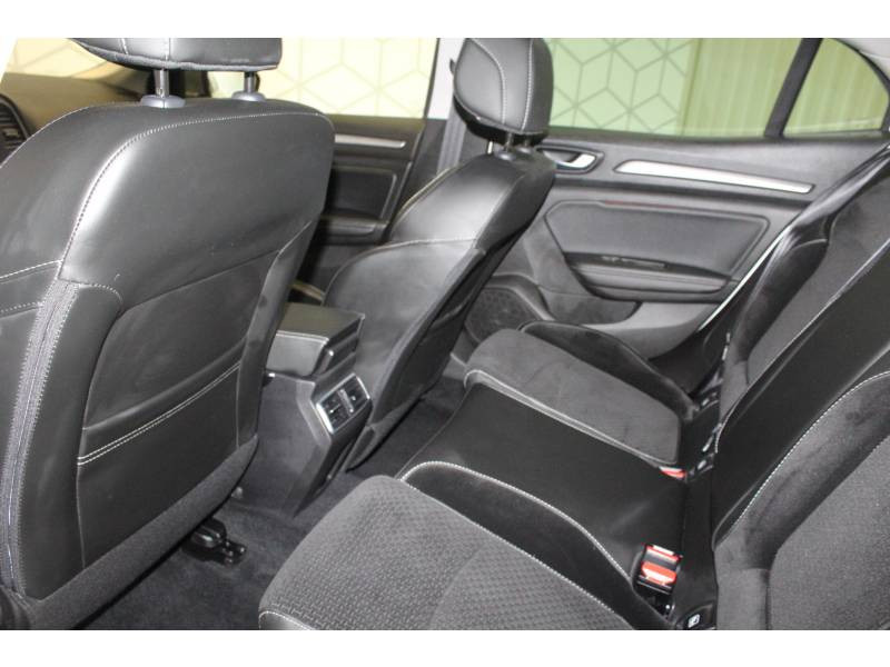 Photo 8 Renault Mégane IV BERLINE TCe 160 Energy EDC Intens essence blanc en vente chez Francepronet Car Center Photo 8 de l'offre de RENAULT Mégane IV BERLINE TCe 160 Energy EDC Intens à 19490€ chez Francepronet Car Center