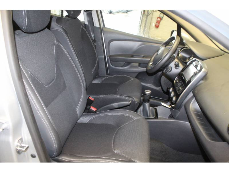 Photo 9 Renault Clio IV BUSINESS dCi 75 Energy diesel gris en vente chez Francepronet Car Center Photo 9 de l'offre de RENAULT Clio IV BUSINESS dCi 75 Energy à 10990€ chez Francepronet Car Center