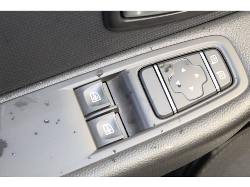 Photo 10 Renault Clio IV BUSINESS dCi 75 Energy diesel gris en vente chez Francepronet Car Center Photo 10 de l'offre de RENAULT Clio IV BUSINESS dCi 75 Energy à 10990€ chez Francepronet Car Center