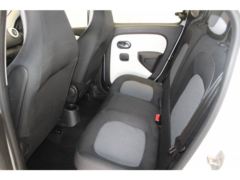 Photo 9 Renault Twingo III 1.0 SCe 70 E6C Zen essence blanc en vente chez Francepronet Car Center Photo 9 de l'offre de RENAULT Twingo III 1.0 SCe 70 E6C Zen à 8990€ chez Francepronet Car Center