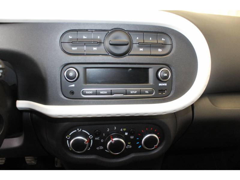Photo 13 Renault Twingo III 1.0 SCe 70 E6C Zen essence blanc en vente chez Francepronet Car Center Photo 13 de l'offre de RENAULT Twingo III 1.0 SCe 70 E6C Zen à 8990€ chez Francepronet Car Center