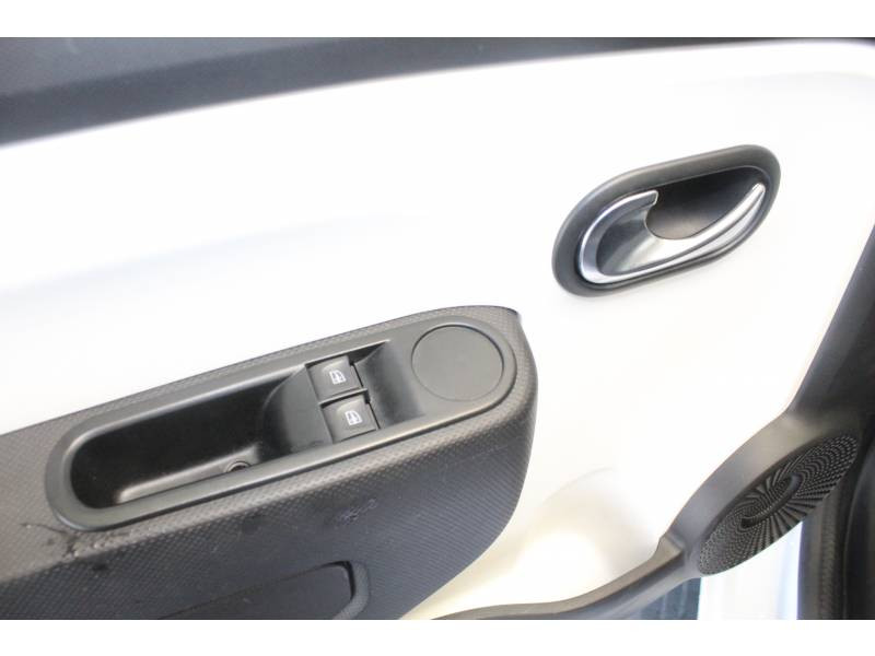 Photo 11 Renault Twingo III 1.0 SCe 70 E6C Zen essence blanc en vente chez Francepronet Car Center Photo 11 de l'offre de RENAULT Twingo III 1.0 SCe 70 E6C Zen à 8990€ chez Francepronet Car Center
