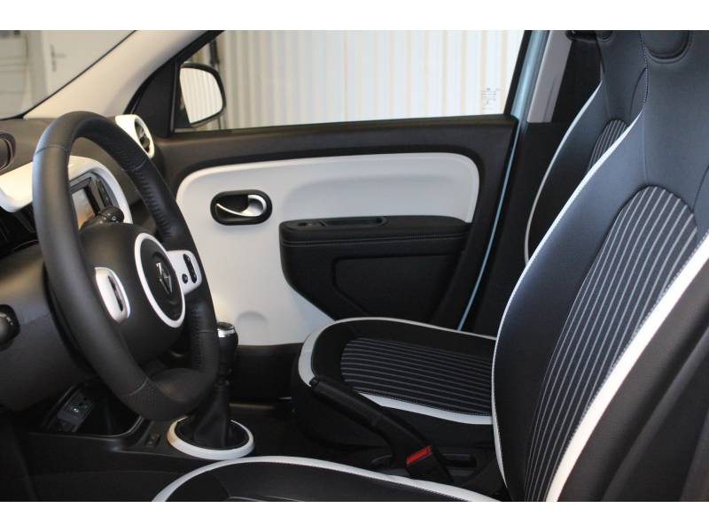 Photo 6 Renault Twingo III TCe 95 Intens essence bleu en vente chez Francepronet Car Center Photo 6 de l'offre de RENAULT Twingo III TCe 95 Intens à 12490€ chez Francepronet Car Center