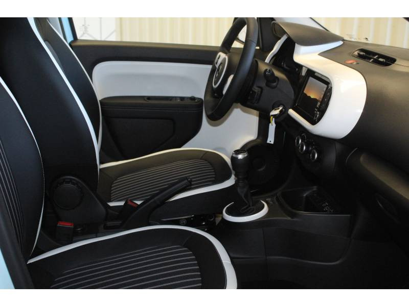 Photo 8 Renault Twingo III TCe 95 Intens essence bleu en vente chez Francepronet Car Center Photo 8 de l'offre de RENAULT Twingo III TCe 95 Intens à 12490€ chez Francepronet Car Center