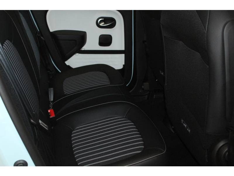 Photo 9 Renault Twingo III TCe 95 Intens essence bleu en vente chez Francepronet Car Center Photo 9 de l'offre de RENAULT Twingo III TCe 95 Intens à 12490€ chez Francepronet Car Center