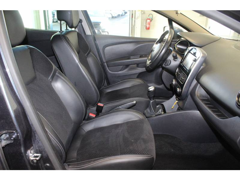 Photo 12 Renault Clio IV TCe 90 E6C Intens essence gris en vente chez Francepronet Car Center Photo 12 de l'offre de RENAULT Clio IV TCe 90 E6C Intens à 12490€ chez Francepronet Car Center
