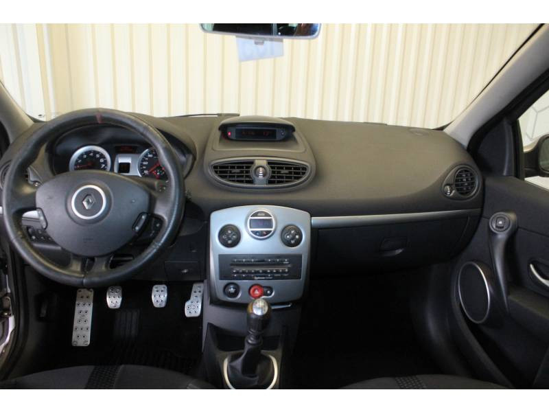Photo 7 Renault Clio III 2.0 16V 200 Renault Sport essence gris en vente chez Francepronet Car Center Photo 7 de l'offre de RENAULT Clio III 2.0 16V 200 Renault Sport à 9990€ chez Francepronet Car Center