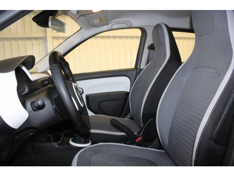 Photo 7 Renault Twingo III SCe 75 - 20 Zen essence gris en vente chez Francepronet Car Center Photo 7 de l'offre de RENAULT Twingo III SCe 75 - 20 Zen à 9990€ chez Francepronet Car Center