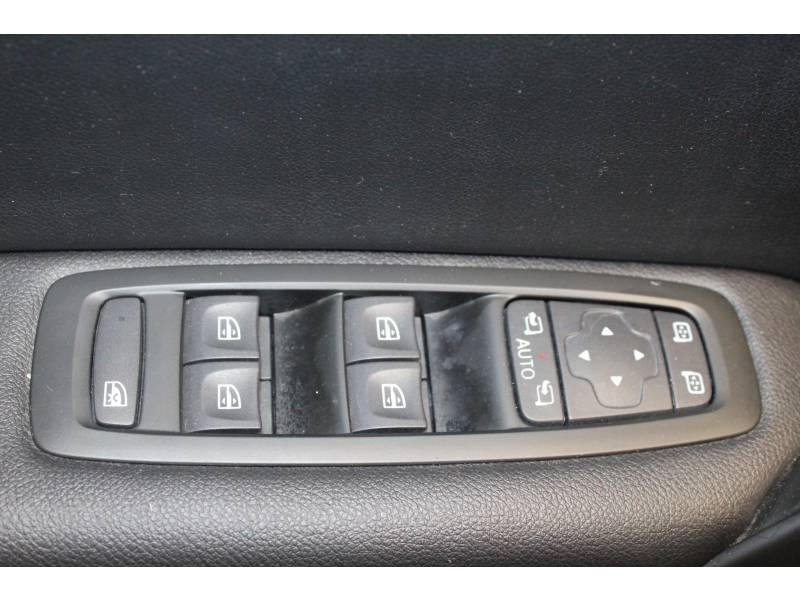 Photo 10 Renault Mégane IV BERLINE dCi 110 Energy EDC Intens diesel noir en vente chez Francepronet Car Center Photo 10 de l'offre de RENAULT Mégane IV BERLINE dCi 110 Energy EDC Intens à 15490€ chez Francepronet Car Center