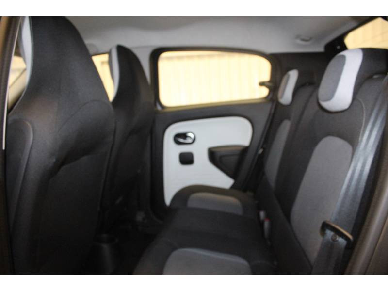 Photo 9 Renault Twingo III SCe 75 - 20 Zen essence gris en vente chez Francepronet Car Center Photo 9 de l'offre de RENAULT Twingo III SCe 75 - 20 Zen à 9990€ chez Francepronet Car Center