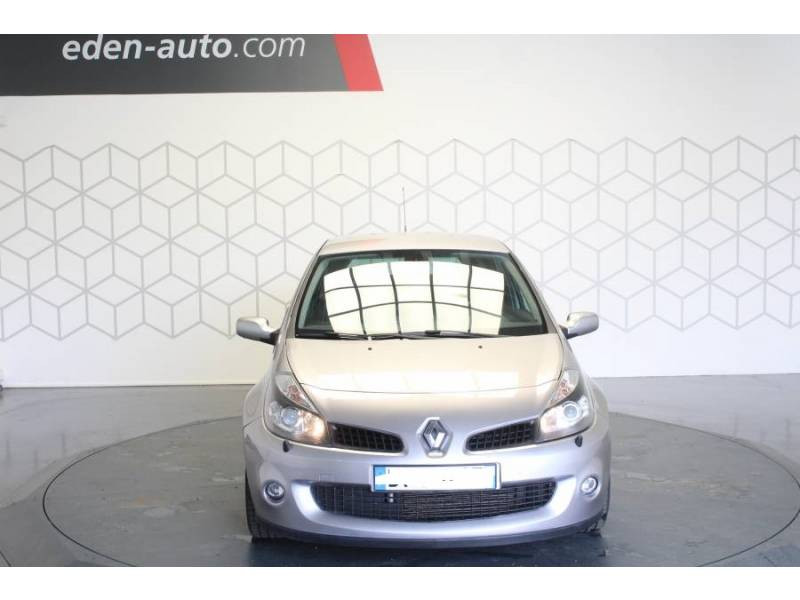 Photo 2 Renault Clio III 2.0 16V 200 Renault Sport essence gris en vente chez Francepronet Car Center Photo 2 de l'offre de RENAULT Clio III 2.0 16V 200 Renault Sport à 9990€ chez Francepronet Car Center