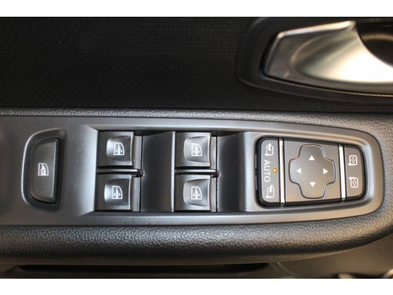 Photo 13 Renault Clio IV TCe 90 E6C Intens essence gris en vente chez Francepronet Car Center Photo 13 de l'offre de RENAULT Clio IV TCe 90 E6C Intens à 11990€ chez Francepronet Car Center