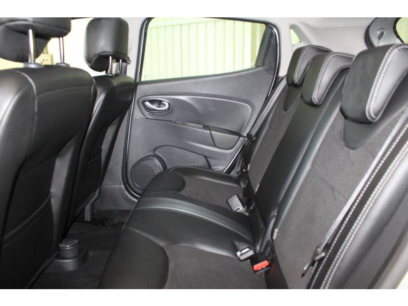 Photo 12 Renault Clio IV TCe 90 E6C Intens essence gris en vente chez Francepronet Car Center Photo 12 de l'offre de RENAULT Clio IV TCe 90 E6C Intens à 11990€ chez Francepronet Car Center