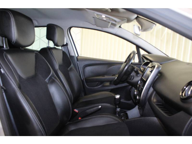 Photo 10 Renault Clio IV TCe 90 E6C Intens essence gris en vente chez Francepronet Car Center Photo 10 de l'offre de RENAULT Clio IV TCe 90 E6C Intens à 11990€ chez Francepronet Car Center