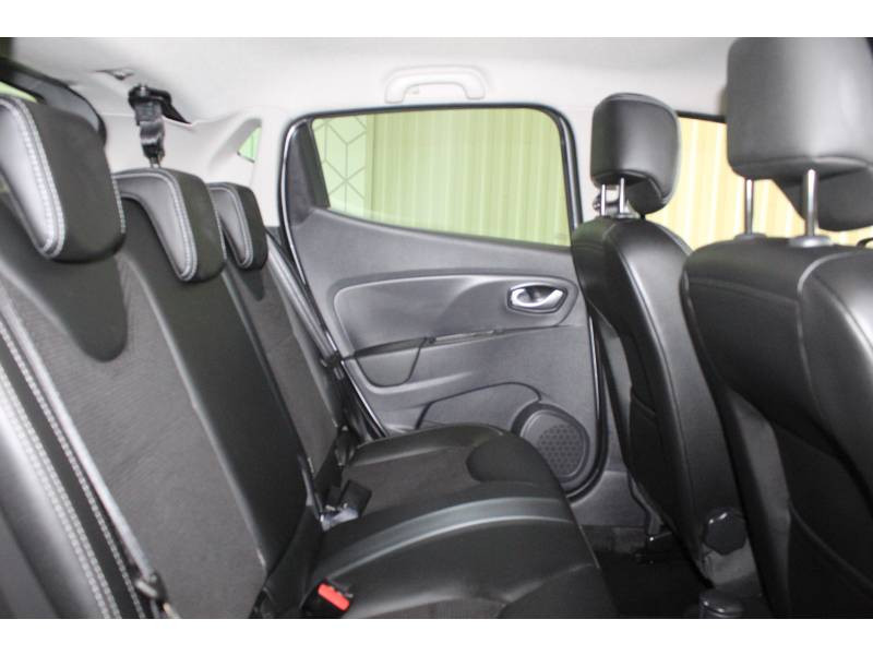 Photo 9 Renault Clio IV TCe 90 E6C Intens essence gris en vente chez Francepronet Car Center Photo 9 de l'offre de RENAULT Clio IV TCe 90 E6C Intens à 11990€ chez Francepronet Car Center
